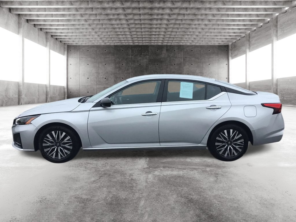 Used 2024 Nissan Altima 2.5 SV FWD image 8