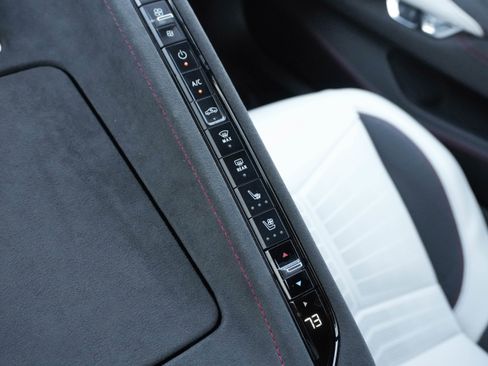 Used 2023 Chevrolet Corvette Stingray Premium Conv w/ Z51 Performance Package image 32