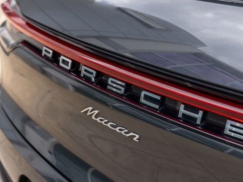 Used 2021 Porsche Macan AWD/4WD image 8