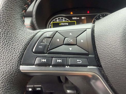 Used 2024 Nissan Versa SR FWD image 20