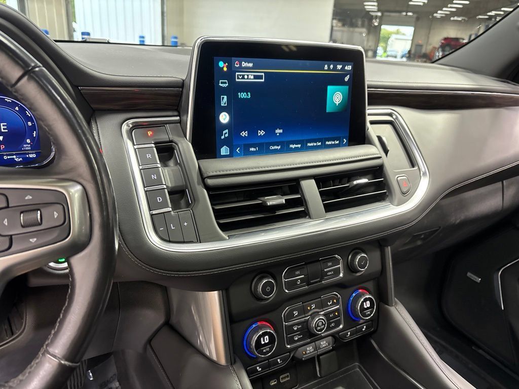 Used 2022 Chevrolet Suburban LT AWD/4WD image 18