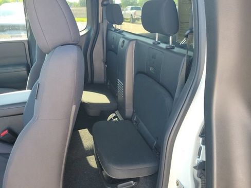 Used 2024 Nissan Frontier S RWD image 15
