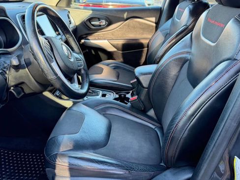 Used 2017 Jeep Cherokee Trailhawk w/ Cold Weather Group image 14