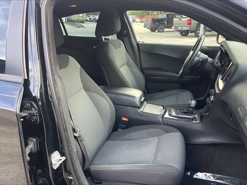 Used 2017 Dodge Charger SE w/ Blacktop Package image 8