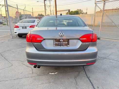 Used 2011 Volkswagen Jetta SEL FWD image 5