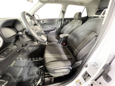 Used 2023 Hyundai Venue SEL image 19