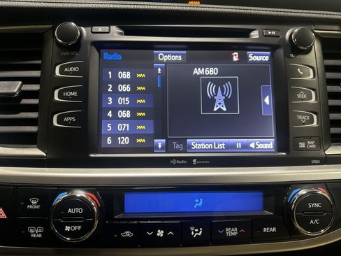 Used 2015 Toyota Highlander XLE AWD/4WD image 17