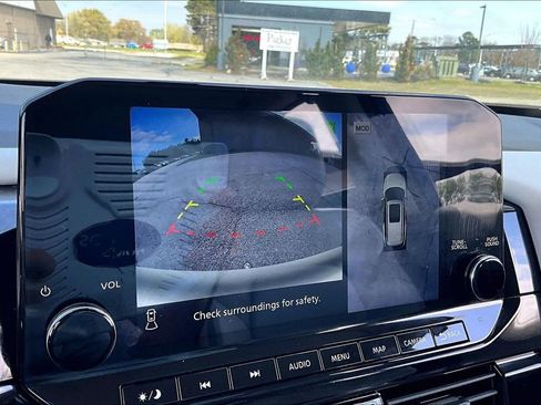 Used 2023 Nissan Pathfinder SL image 14