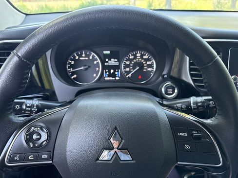 Used 2017 Mitsubishi Outlander SE AWD/4WD image 29