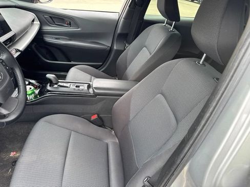 Used 2024 Toyota Prius LE FWD image 13
