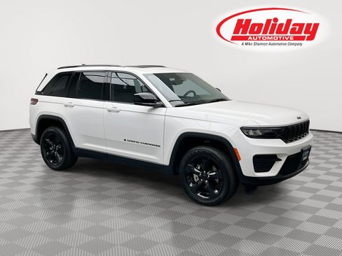 Used 2024 Jeep Grand Cherokee Altitude AWD/4WD image 1