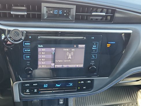 Used 2019 Toyota Corolla SE w/ Body Protection Package FWD image 22