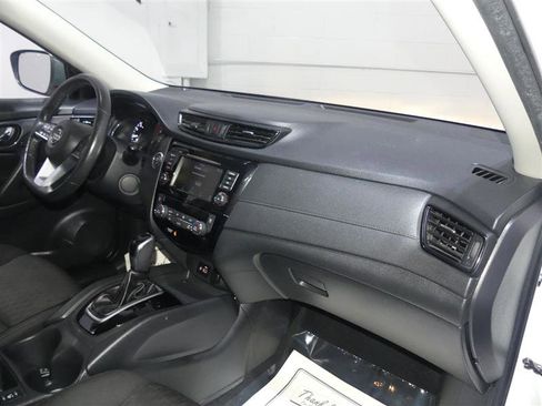 Used 2019 Nissan Rogue SV image 24