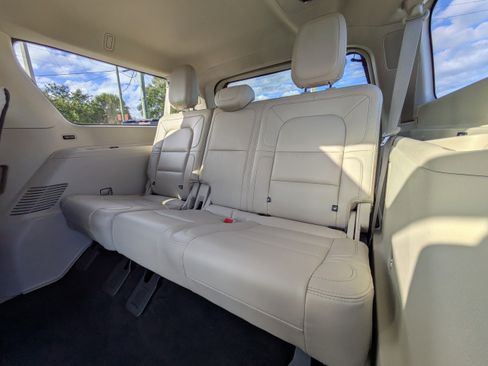 Used 2020 Lincoln Navigator L Reserve w/ Luxury Package image 11