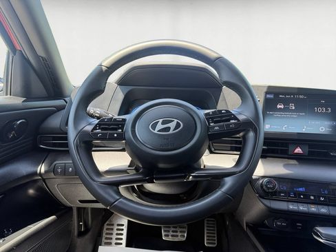 Used 2025 Hyundai Elantra Sport FWD image 13