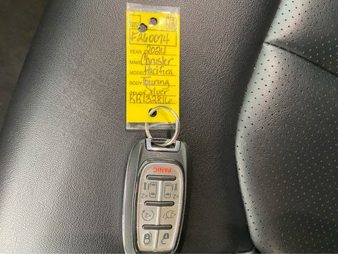 Used 2024 Chrysler Pacifica Touring-L FWD image 42