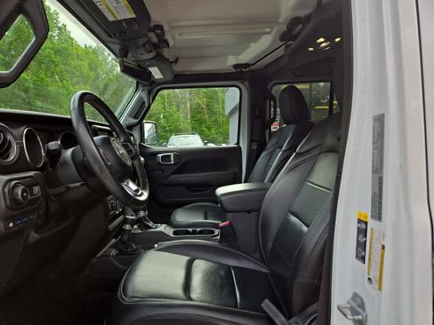 Used 2023 Jeep Wrangler Unlimited Sahara w/ Cold Weather Group AWD/4WD image 12