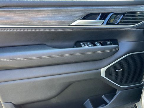 Used 2024 Jeep Wagoneer Series III image 11