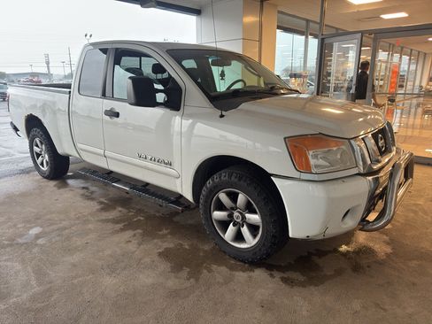 Used 2009 Nissan Titan XE AWD/4WD image 3