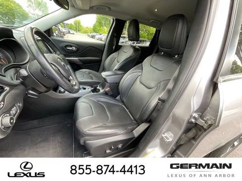 Used 2019 Jeep Cherokee Limited AWD/4WD image 12