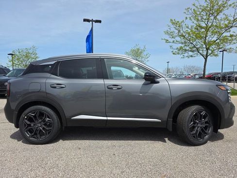 New 2026 Nissan Kicks SR w/ SR Premium Package AWD/4WD image 17