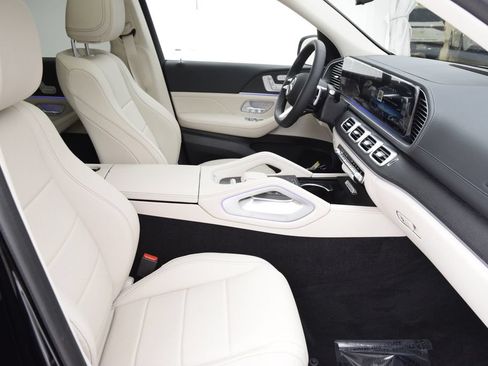 New 2026 Mercedes-Benz GLS 450 4MATIC image 16