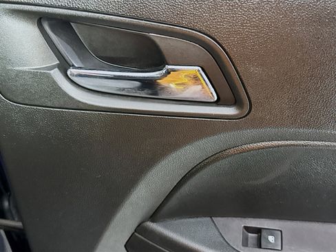 Used 2017 Chevrolet Equinox LT w/ Convenience Package image 29