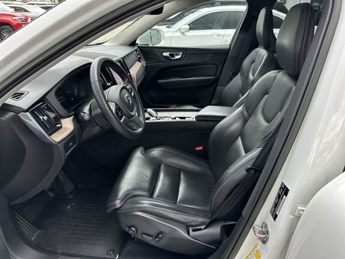 Used 2023 Volvo XC60 B5 Ultimate w/ Protection Package Premier FWD image 3