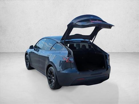 Used 2024 Tesla Model Y Long Range image 9