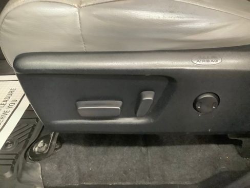 Used 2019 Toyota Tundra Limited w/ Limited Premium Package AWD/4WD image 10