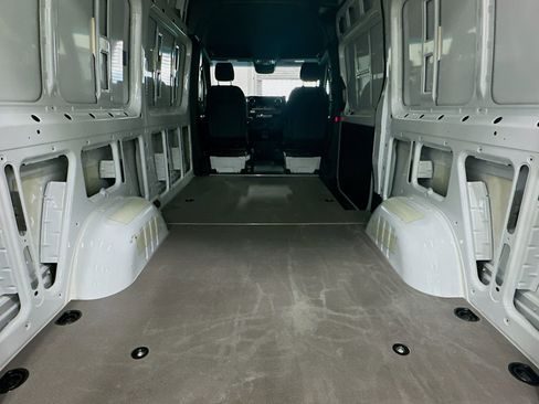 Used 2023 Mercedes-Benz Sprinter 144 Cargo image 21
