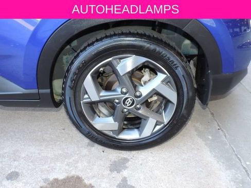 Used 2021 Hyundai Venue SEL FWD image 11