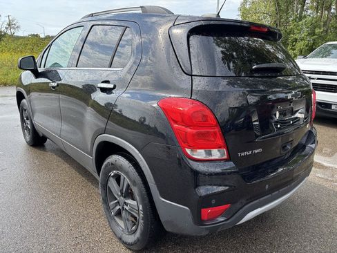 Used 2018 Chevrolet Trax LT w/ Sun & Sound Package AWD/4WD image 3