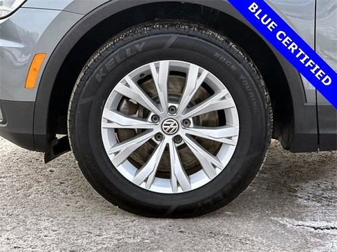 Used 2018 Volkswagen Tiguan SE w/ Panoramic Sunroof Package image 6