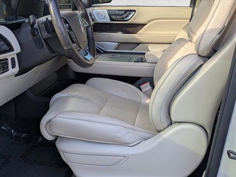 Used 2019 Lincoln Navigator Reserve image 15