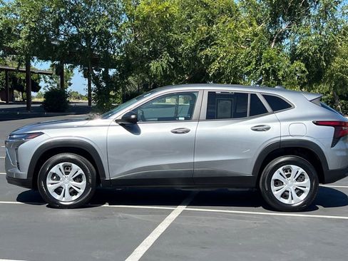 Used 2025 Chevrolet Trax LS FWD image 14
