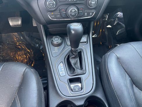 Used 2019 Jeep Cherokee High Altitude AWD/4WD image 31