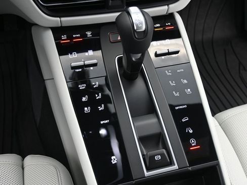 New 2025 Porsche Macan image 26