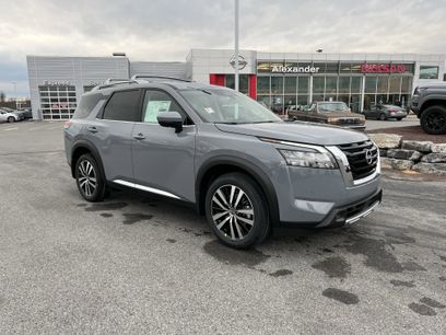 New 2025 Nissan Pathfinder Platinum w/ Cargo Package