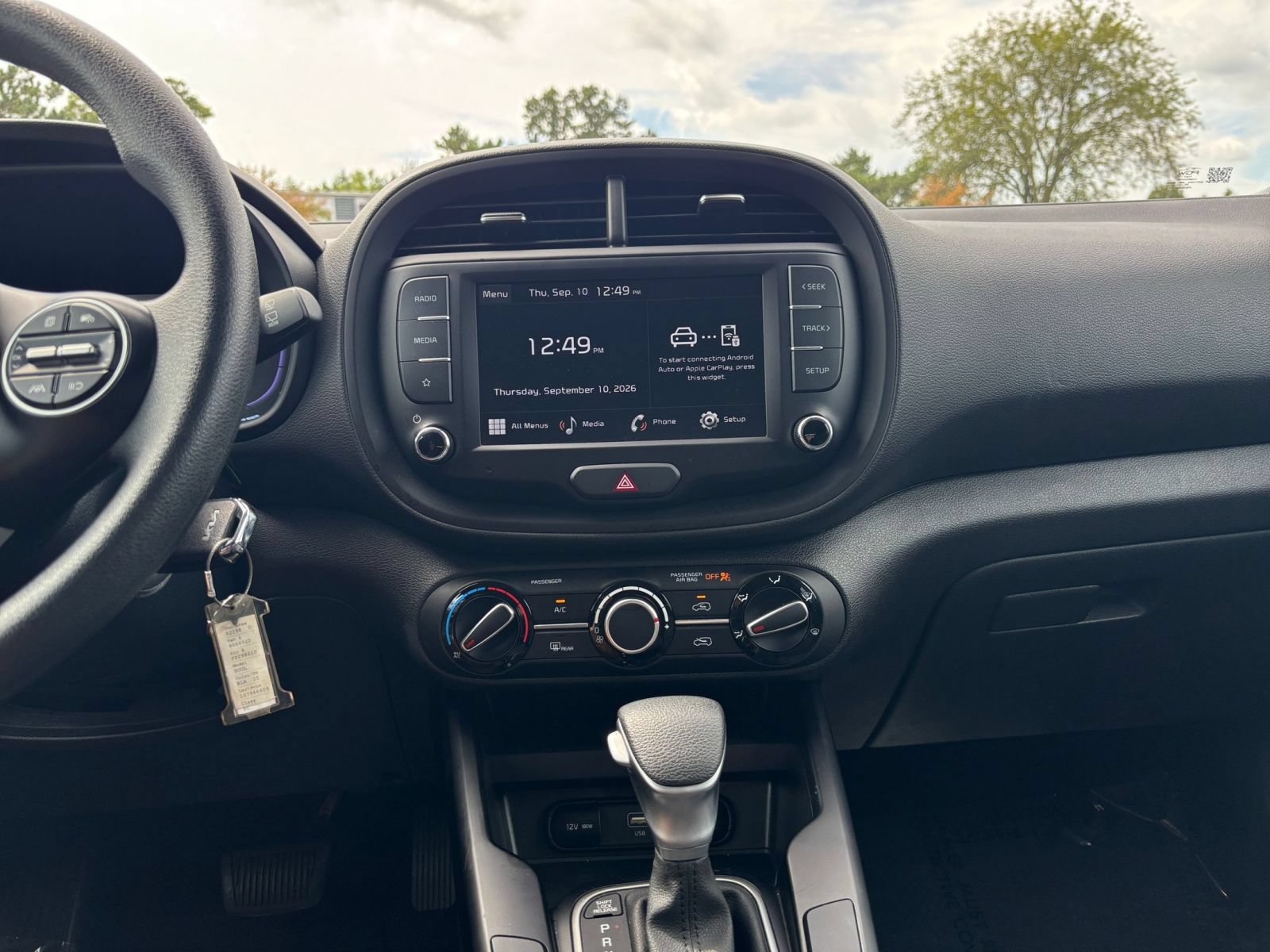 Used 2025 Kia Soul LX w/ LX Technology Package FWD image 16