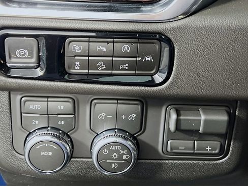 New 2026 GMC Yukon XL Elevation w/ Elevation Premium Package AWD/4WD image 9