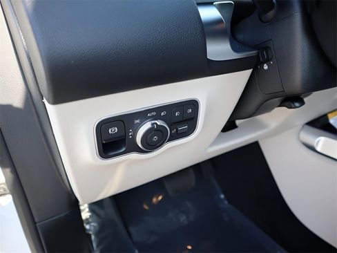 New 2026 Mercedes-Benz GLB 250 4MATIC image 36