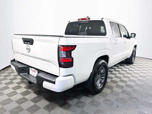 Used 2025 Nissan Frontier SV w/ SV Convenience Package image 4