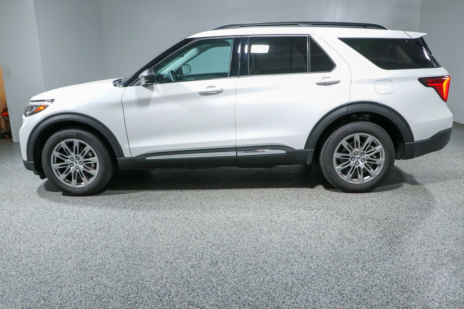 Used 2025 Ford Explorer Active w/ Active Comfort Package AWD/4WD image 10