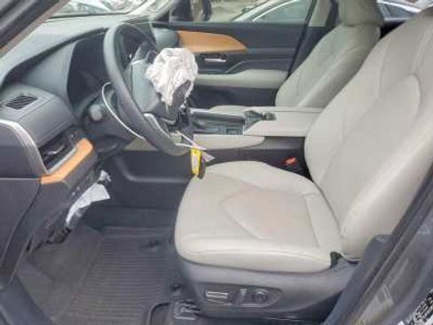 Used 2025 Toyota Grand Highlander AWD image 6