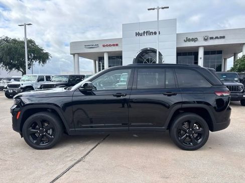 Used 2023 Jeep Grand Cherokee Altitude AWD/4WD image 8