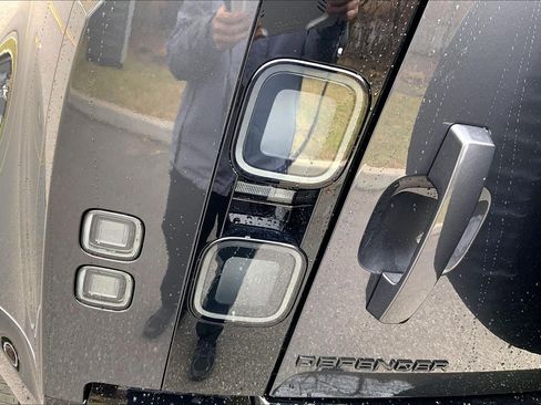 New 2026 Land Rover Defender 110 X-Dynamic SE image 14