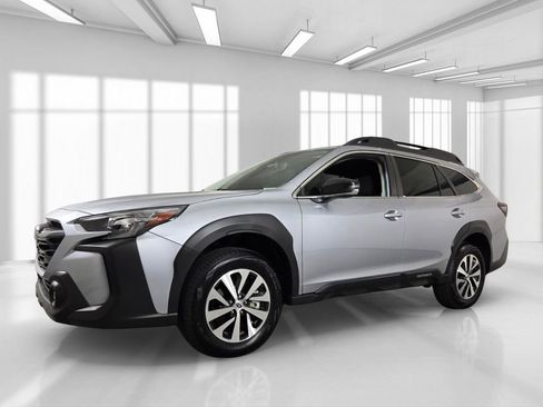 Certified 2025 Subaru Outback Premium AWD/4WD image 2