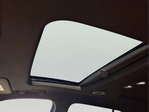 Used 2023 Chevrolet Traverse Premier FWD image 20