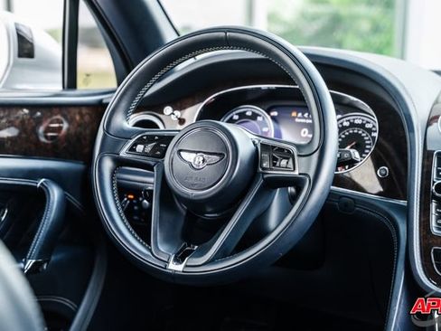 Used 2017 Bentley Bentayga AWD/4WD image 9